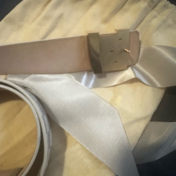 Louis Vuitton women’s belt. - Picture 3 of 4